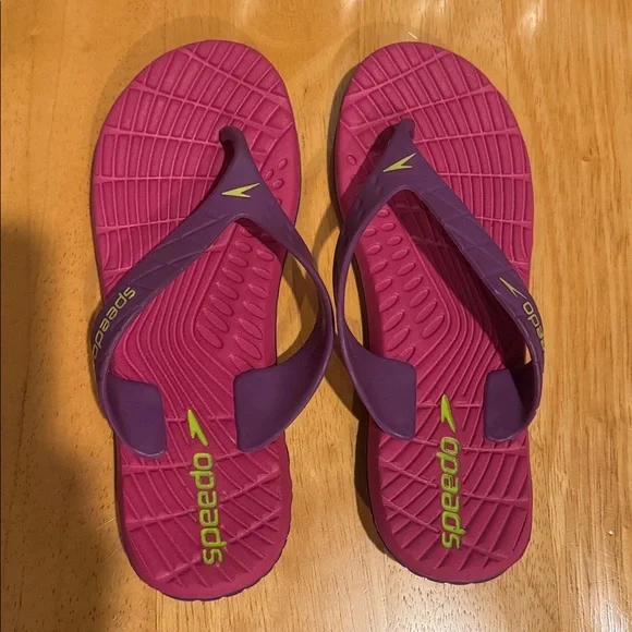 NWOT Speedo Flip Flops Sandals Purple Pink Green Lettering - Picture 3 of 7